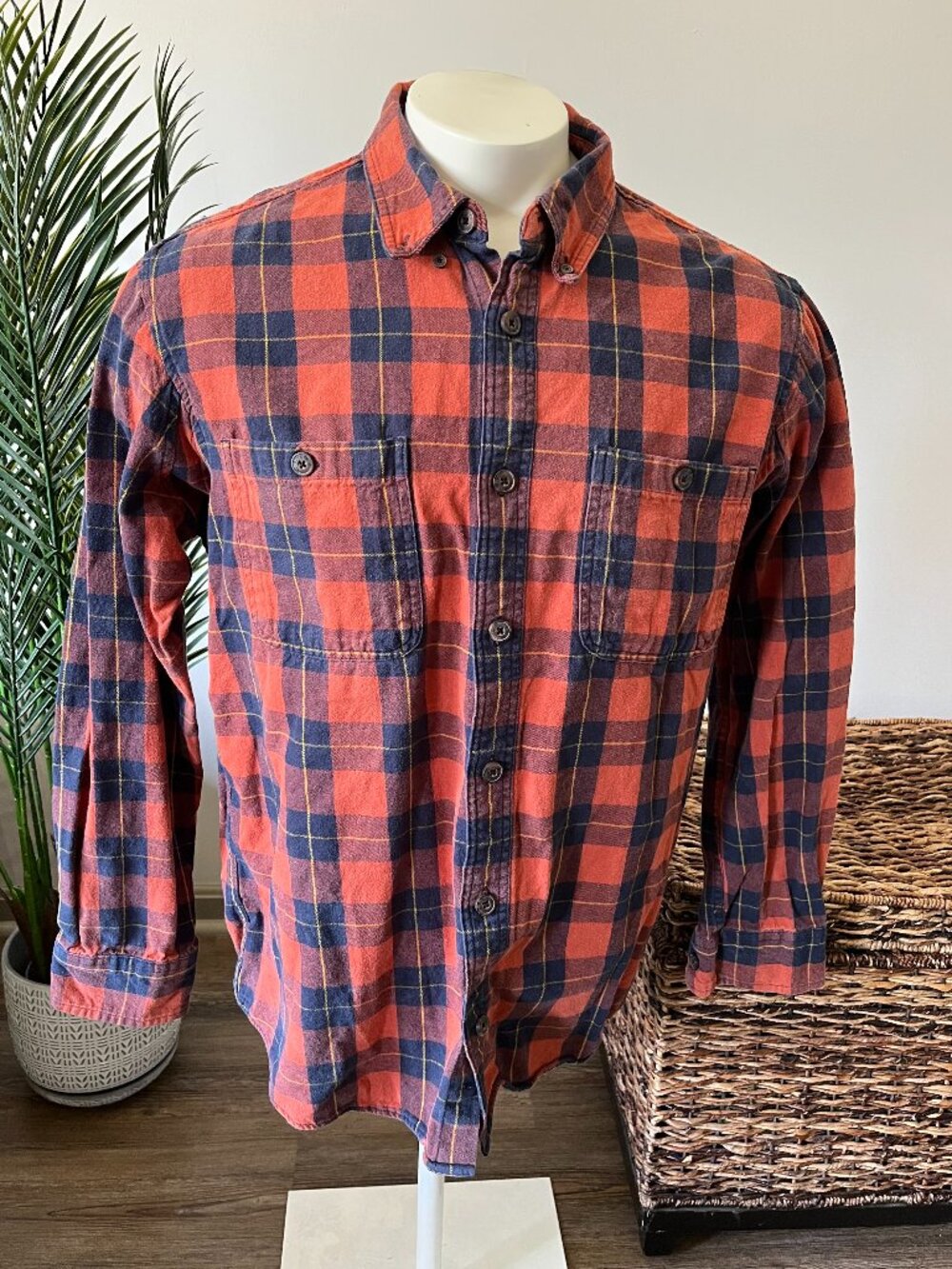 Duluth Trading Co. Flannel Shirt -Men Size XL - 100% Cotton - Trim Fit